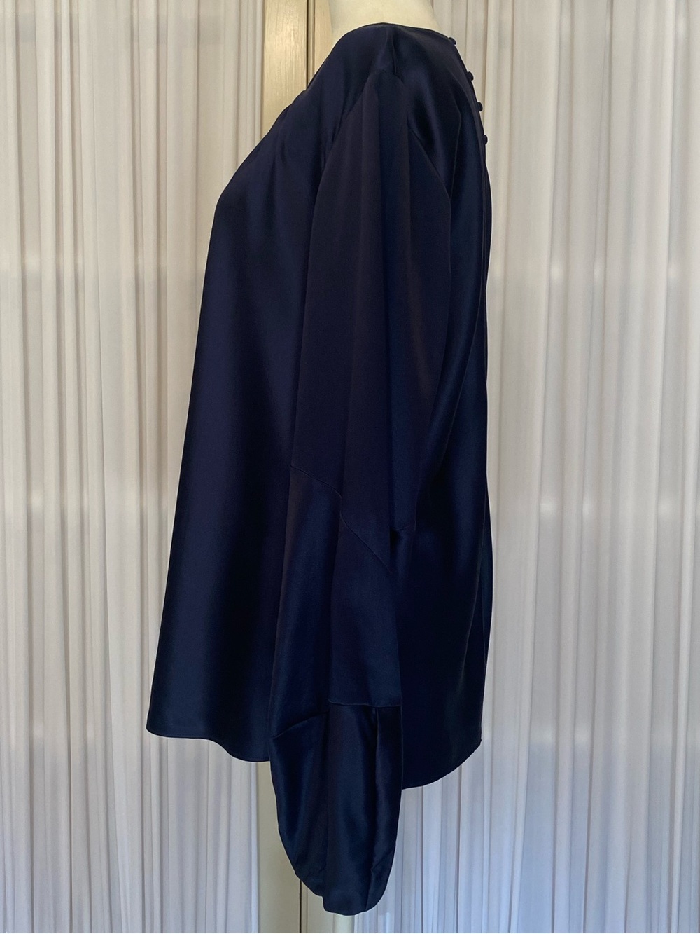Lafayette 148 New York Navy Crew Neck 100% Silk Blouse Sz 12 L | Classic Luxury - Picture 6 of 9